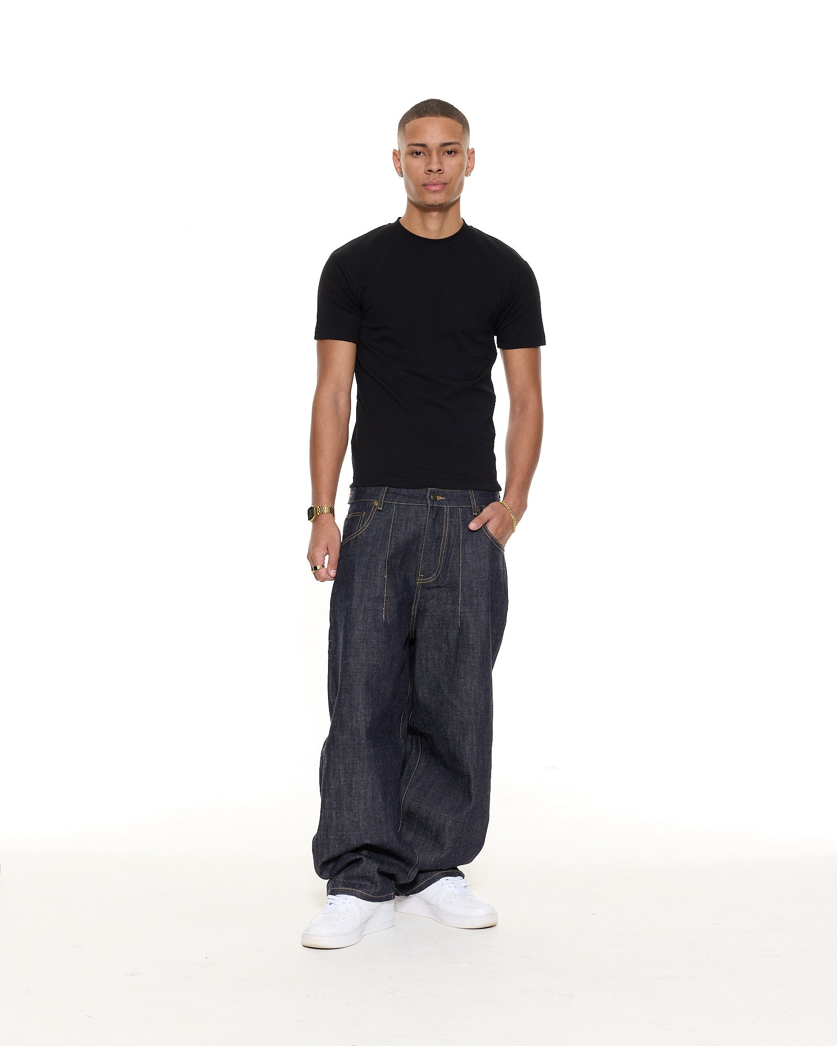 FITTED T-SHIRT – BLACK